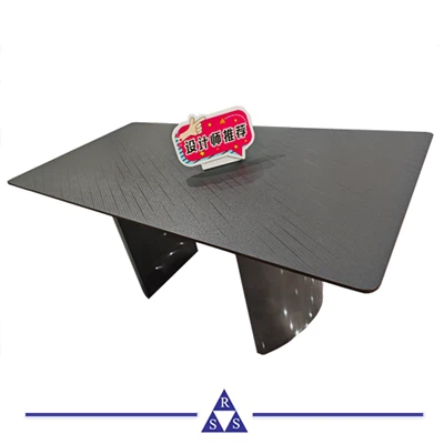 طاولة حجرية أسود متمرد